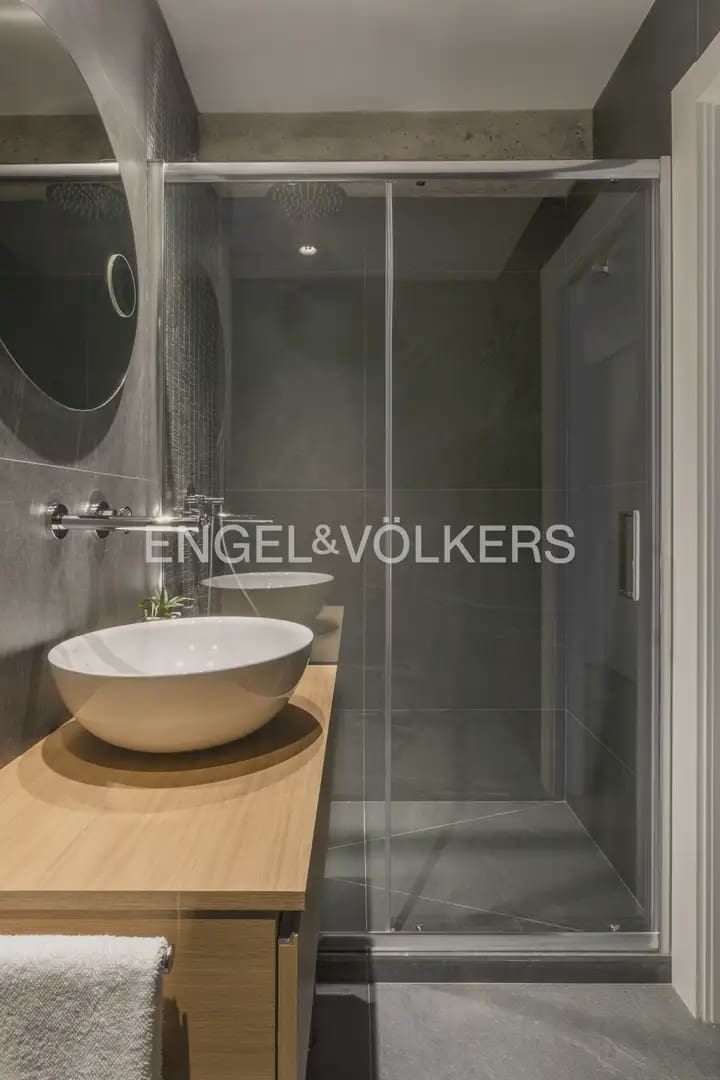 2 bedroom Flat for rent in Valencia city - € 2,000 (Ref: 9953302)