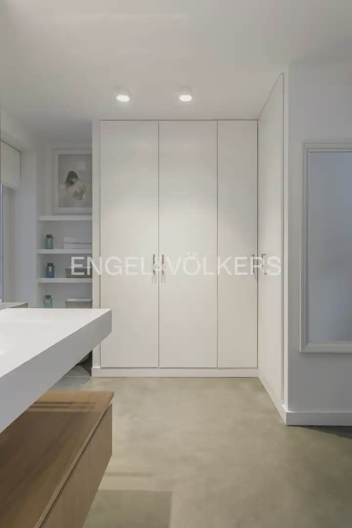 2 bedroom Flat for rent in Valencia city - € 2,000 (Ref: 9953302)