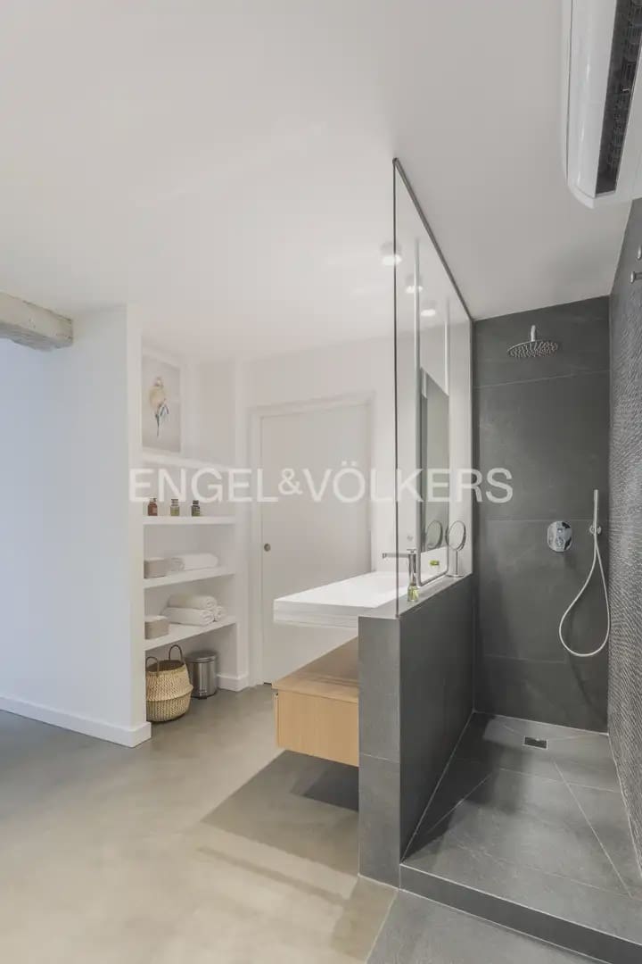 2 bedroom Flat for rent in Valencia city - € 2,000 (Ref: 9953302)