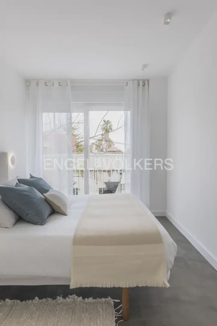 2 bedroom Flat for rent in Valencia city - € 2,000 (Ref: 9953302)