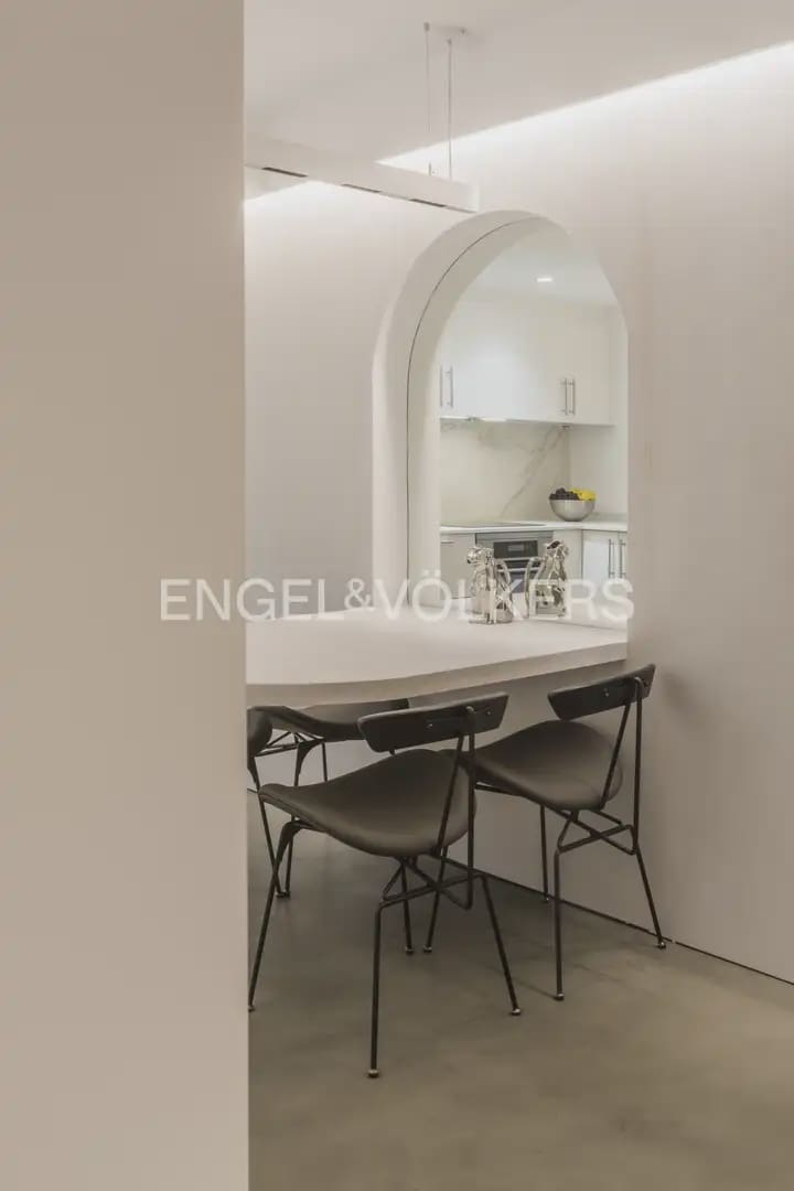 2 bedroom Flat for rent in Valencia city - € 2,000 (Ref: 9953302)