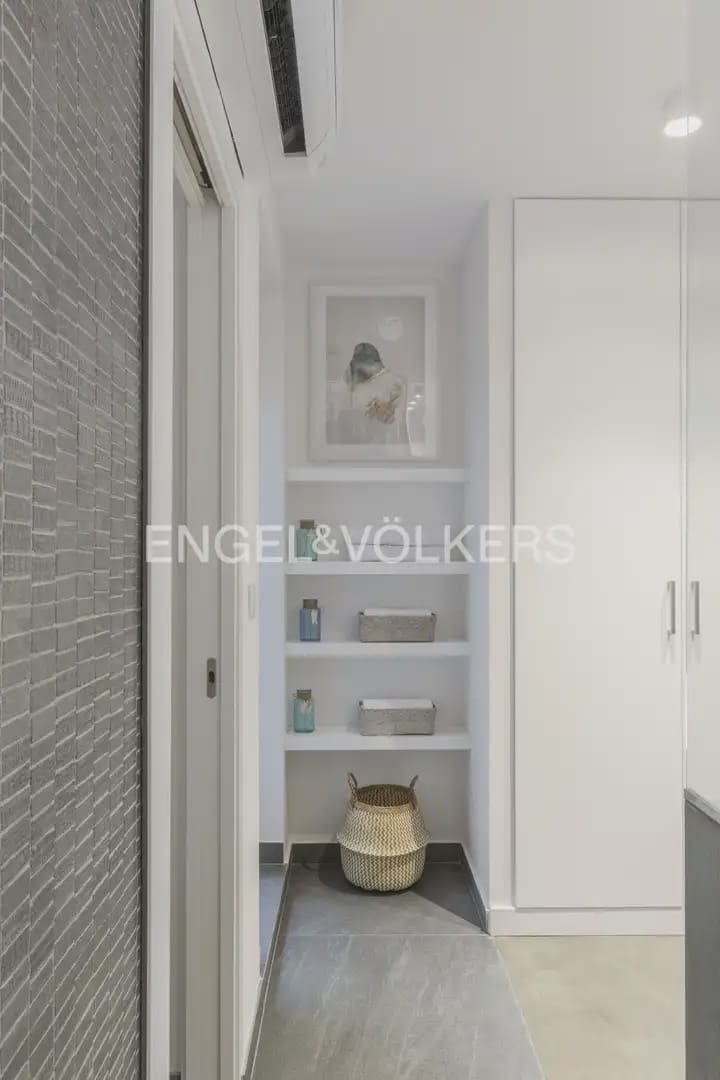 2 bedroom Flat for rent in Valencia city - € 2,000 (Ref: 9953302)