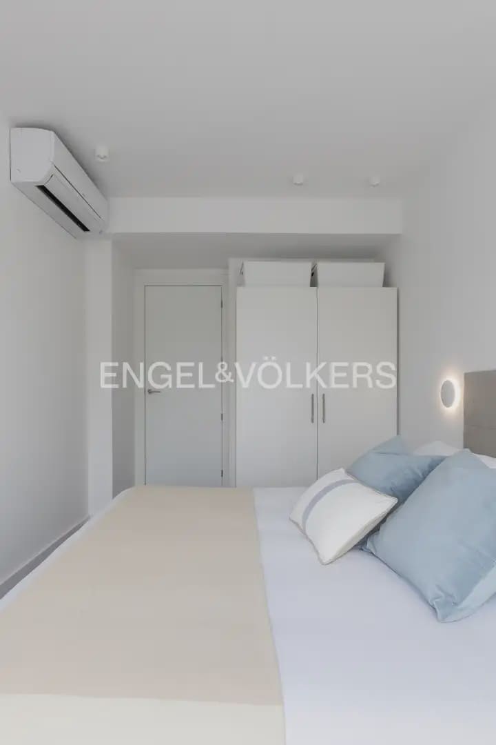 2 bedroom Flat for rent in Valencia city - € 2,000 (Ref: 9953302)