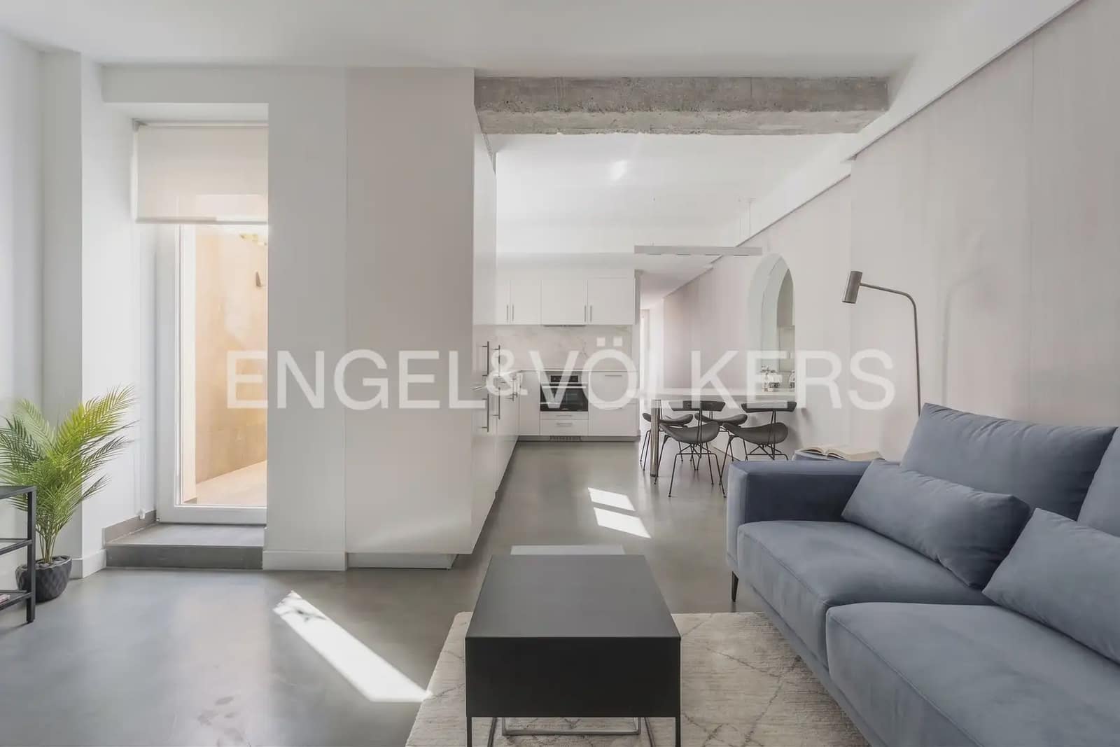 2 bedroom Flat for rent in Valencia city - € 2,000 (Ref: 9953302)