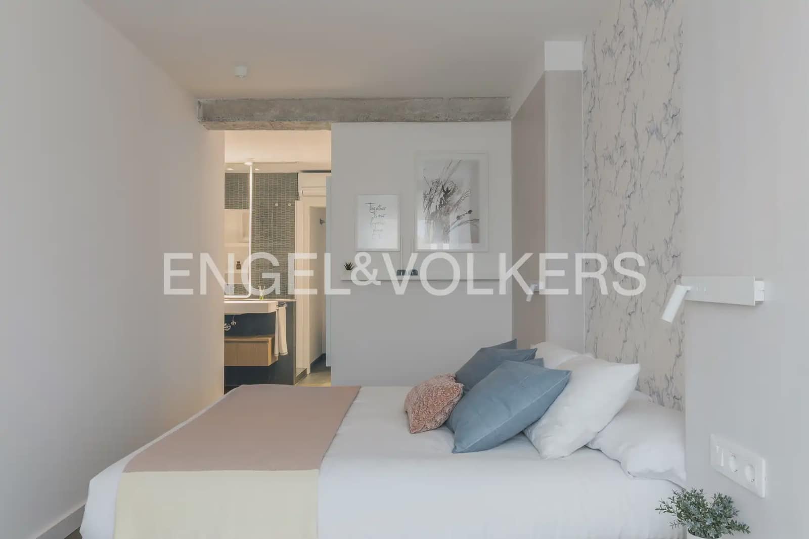 2 bedroom Flat for rent in Valencia city - € 2,000 (Ref: 9953302)