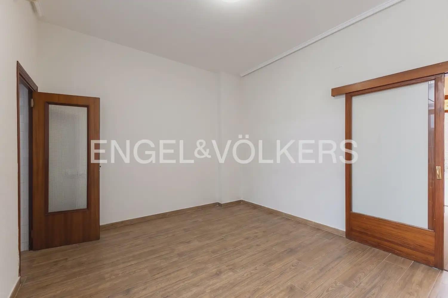 Apartamento de 3 habitaciones en Paterna en alquiler - 1.590 € (Ref: 9953307)
