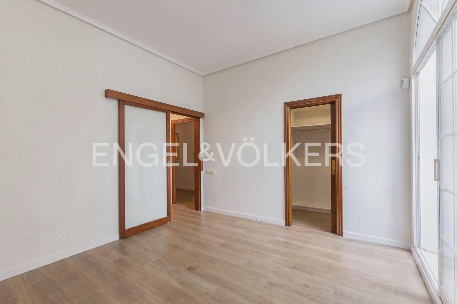 Apartamento de 3 habitaciones en Paterna en alquiler - 1.590 € (Ref: 9953307)