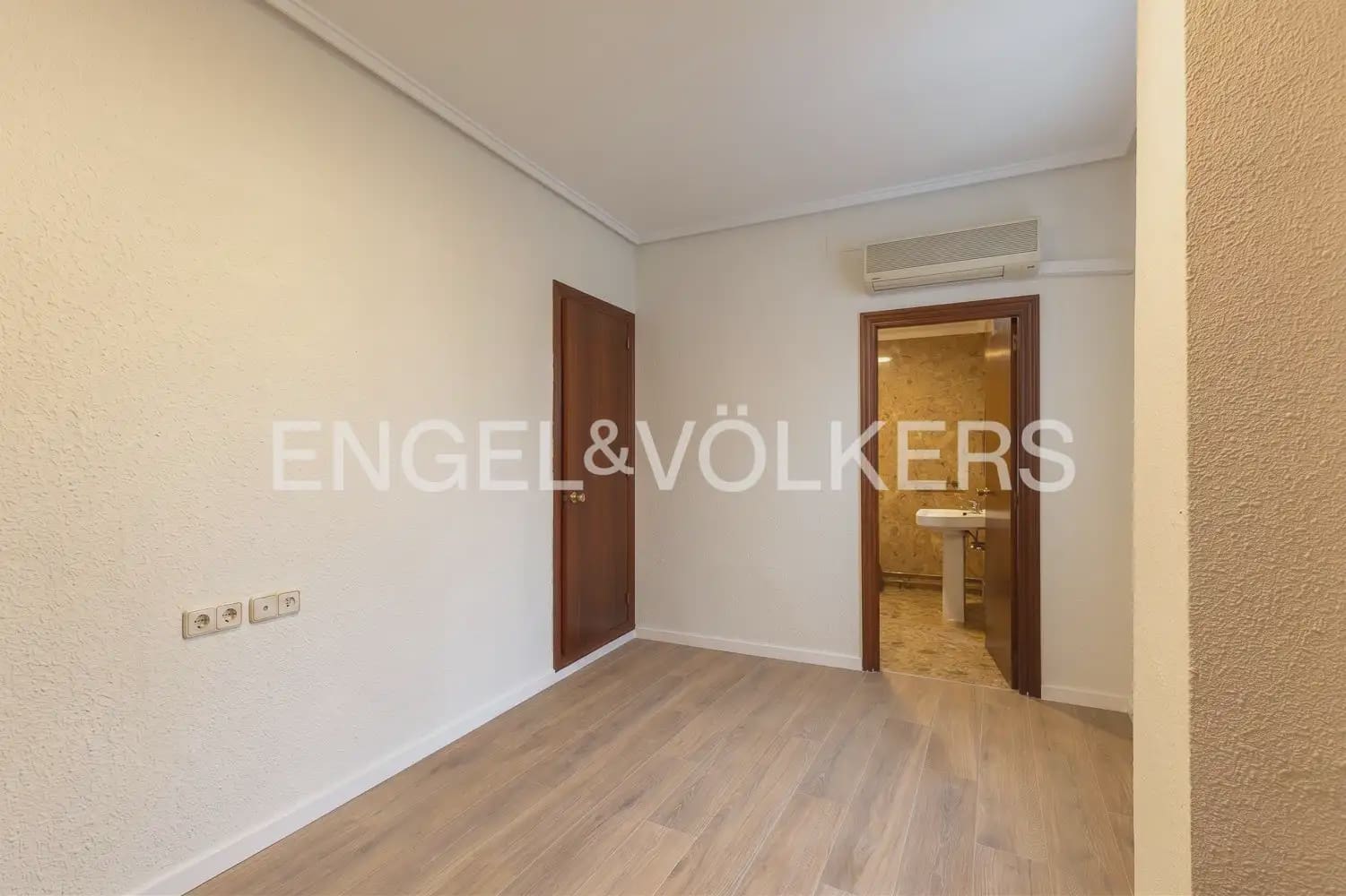 Apartamento de 3 habitaciones en Paterna en alquiler - 1.590 € (Ref: 9953307)