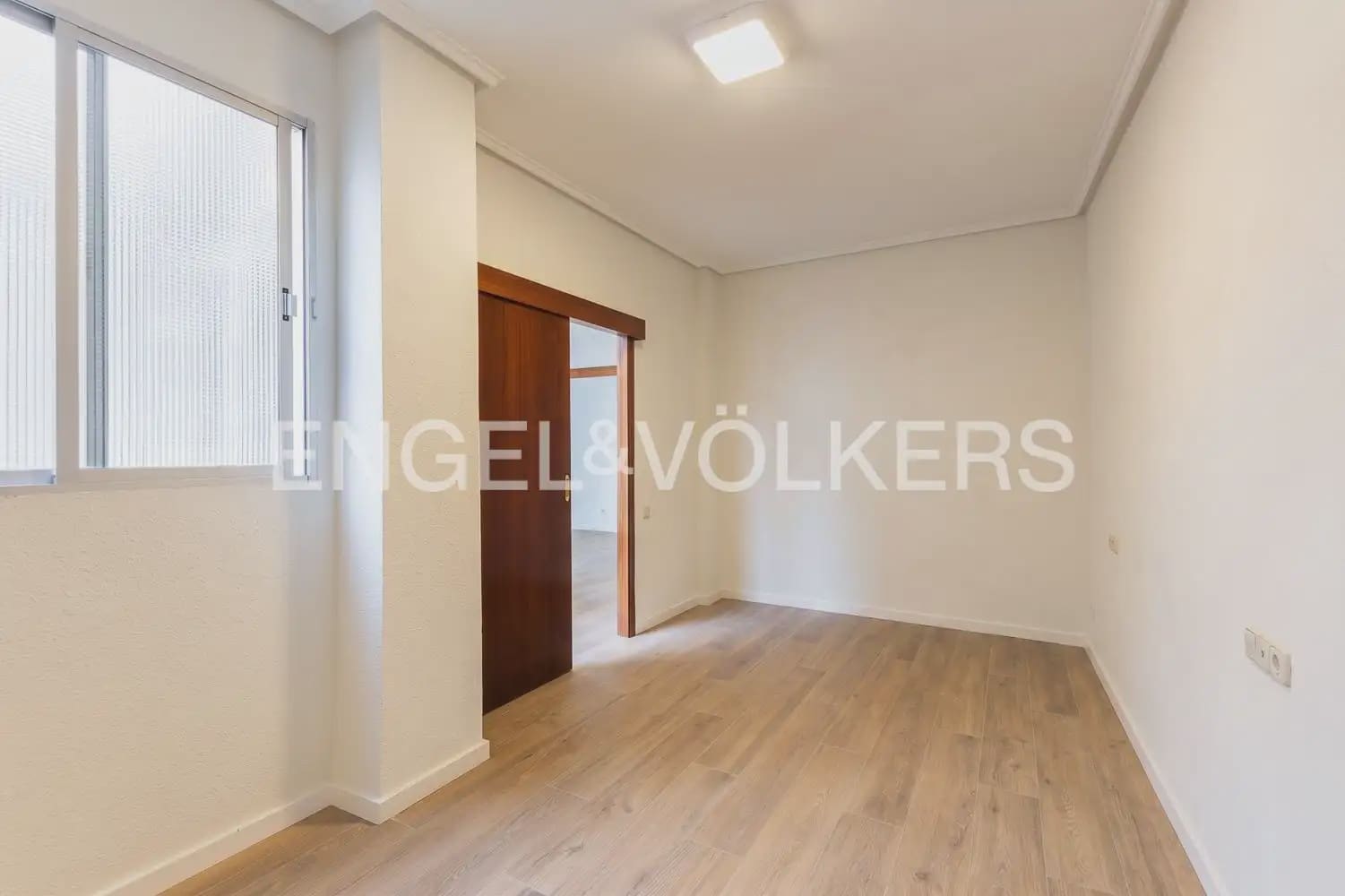 Apartamento de 3 habitaciones en Paterna en alquiler - 1.590 € (Ref: 9953307)