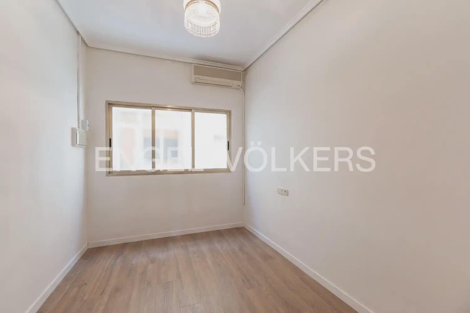 Apartamento de 3 habitaciones en Paterna en alquiler - 1.590 € (Ref: 9953307)
