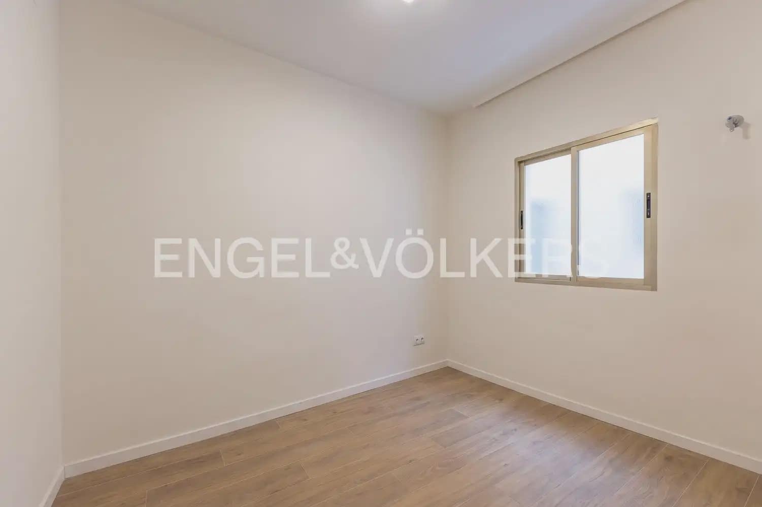 Apartamento de 3 habitaciones en Paterna en alquiler - 1.590 € (Ref: 9953307)