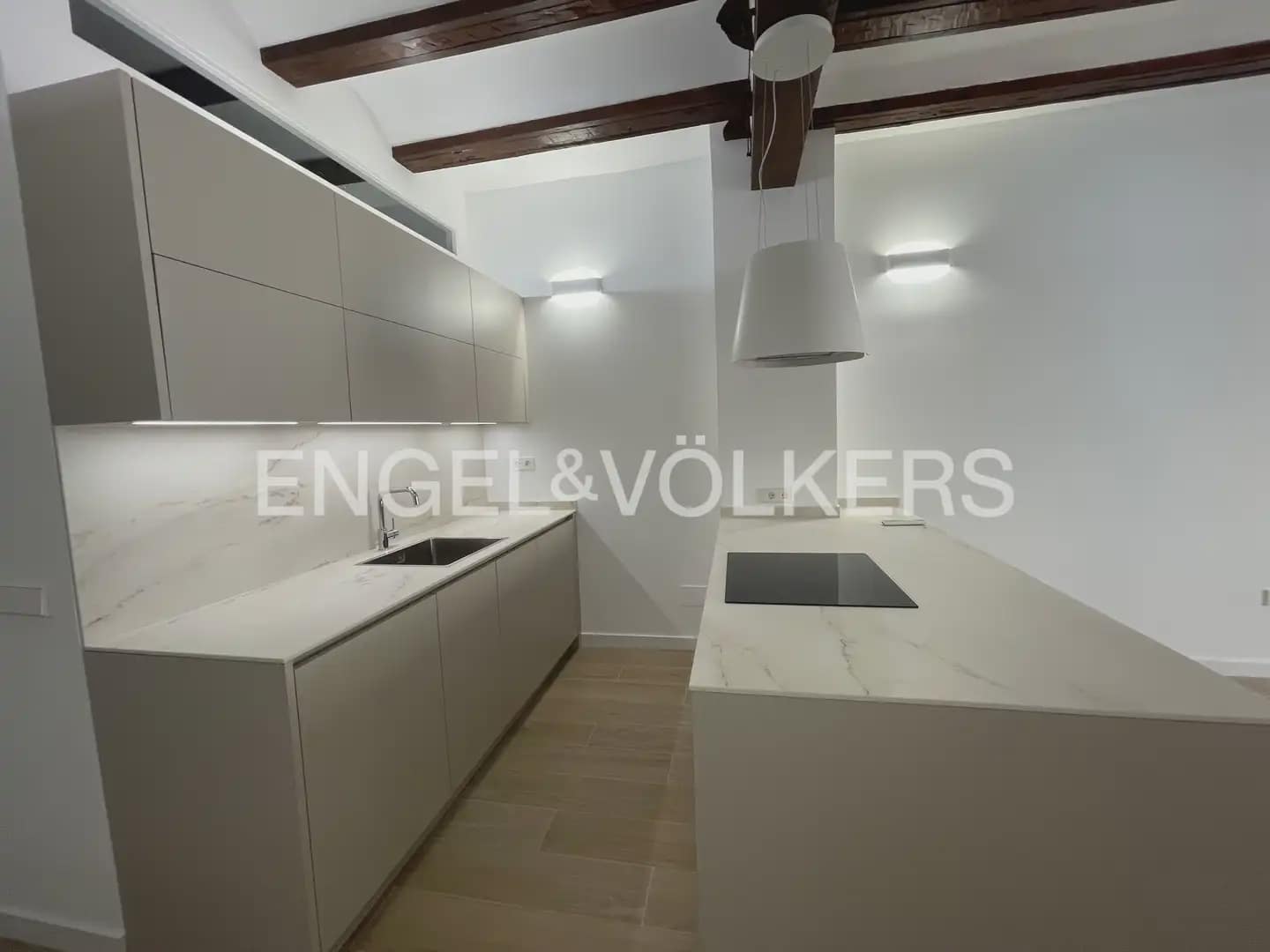 2 sypialnia Mieszkanie do wynajęcia w Miasto Walencja - 1 400 € (Ref: 9958332)