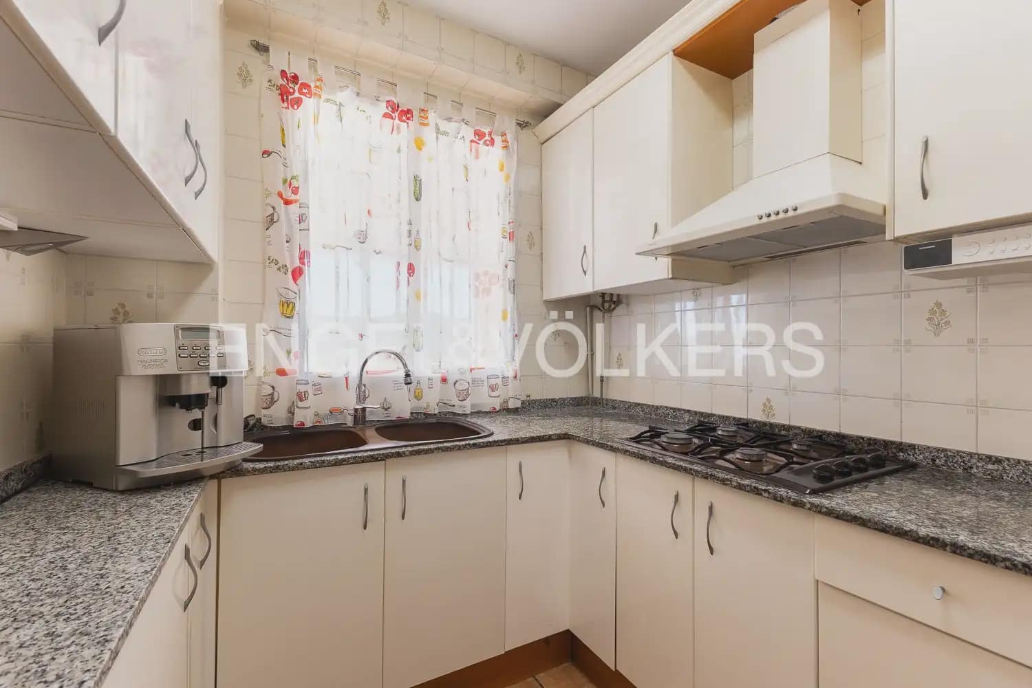 4 bedroom Villa for sale in Torrent with pool garage - € 260,000 (Ref: 9958336)