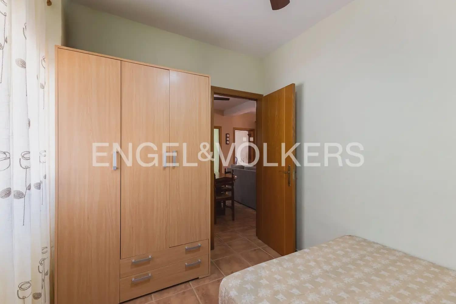 4 bedroom Villa for sale in Torrent with pool garage - € 260,000 (Ref: 9958336)