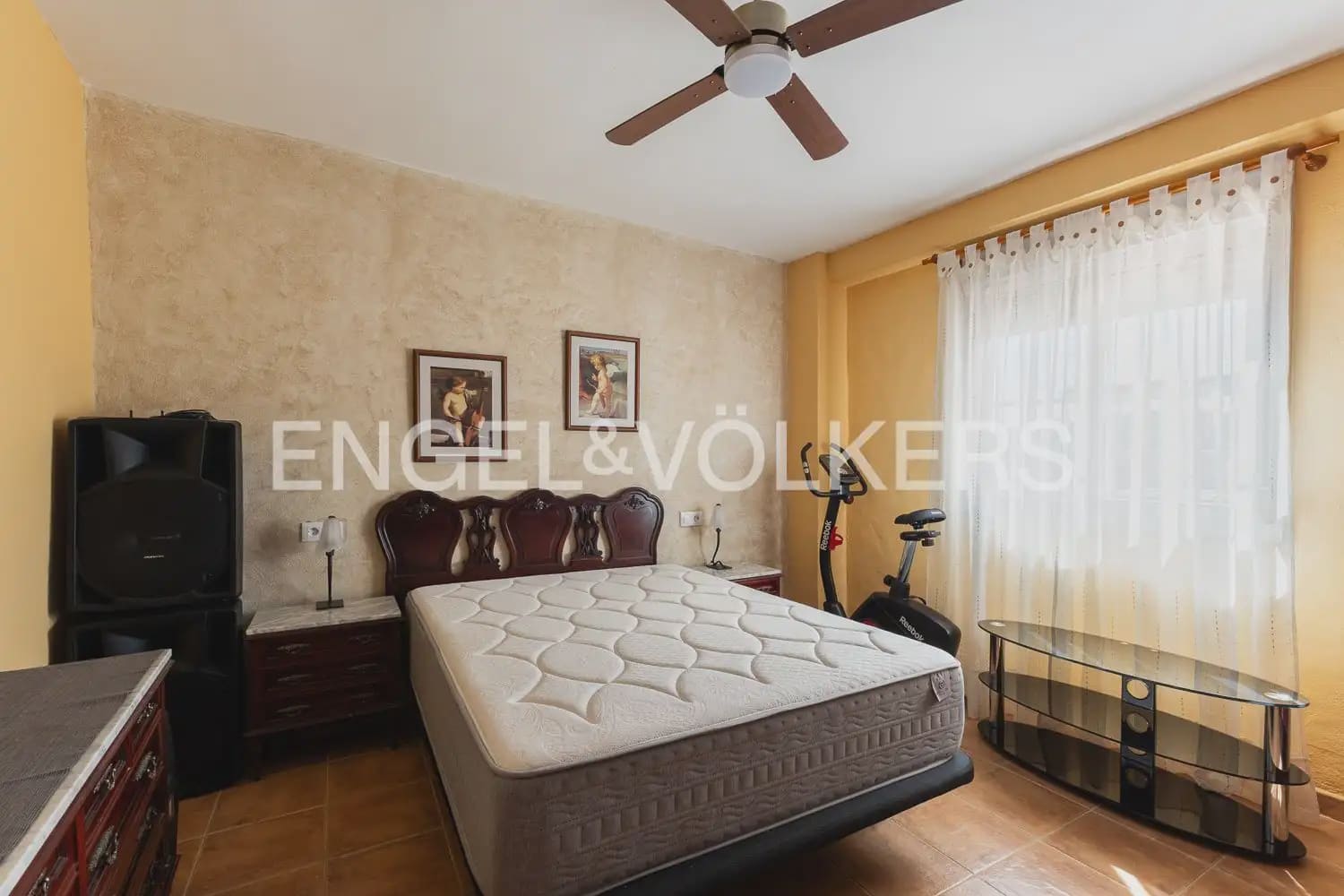 4 bedroom Villa for sale in Torrent with pool garage - € 260,000 (Ref: 9958336)