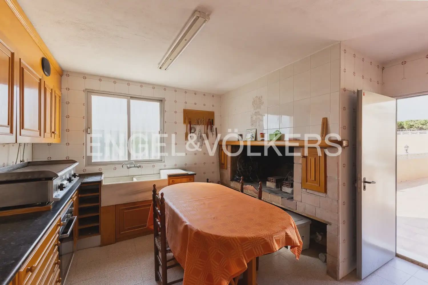 4 bedroom Villa for sale in Torrent with pool garage - € 260,000 (Ref: 9958336)