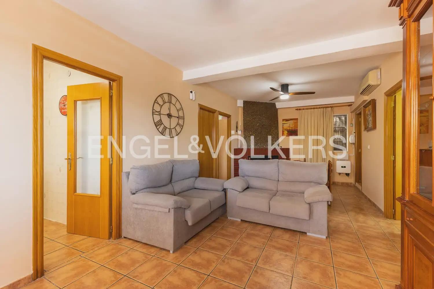 4 bedroom Villa for sale in Torrent with pool garage - € 260,000 (Ref: 9958336)