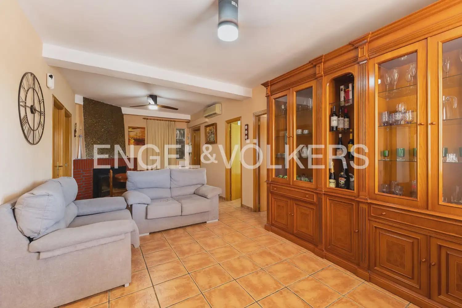 4 bedroom Villa for sale in Torrent with pool garage - € 260,000 (Ref: 9958336)