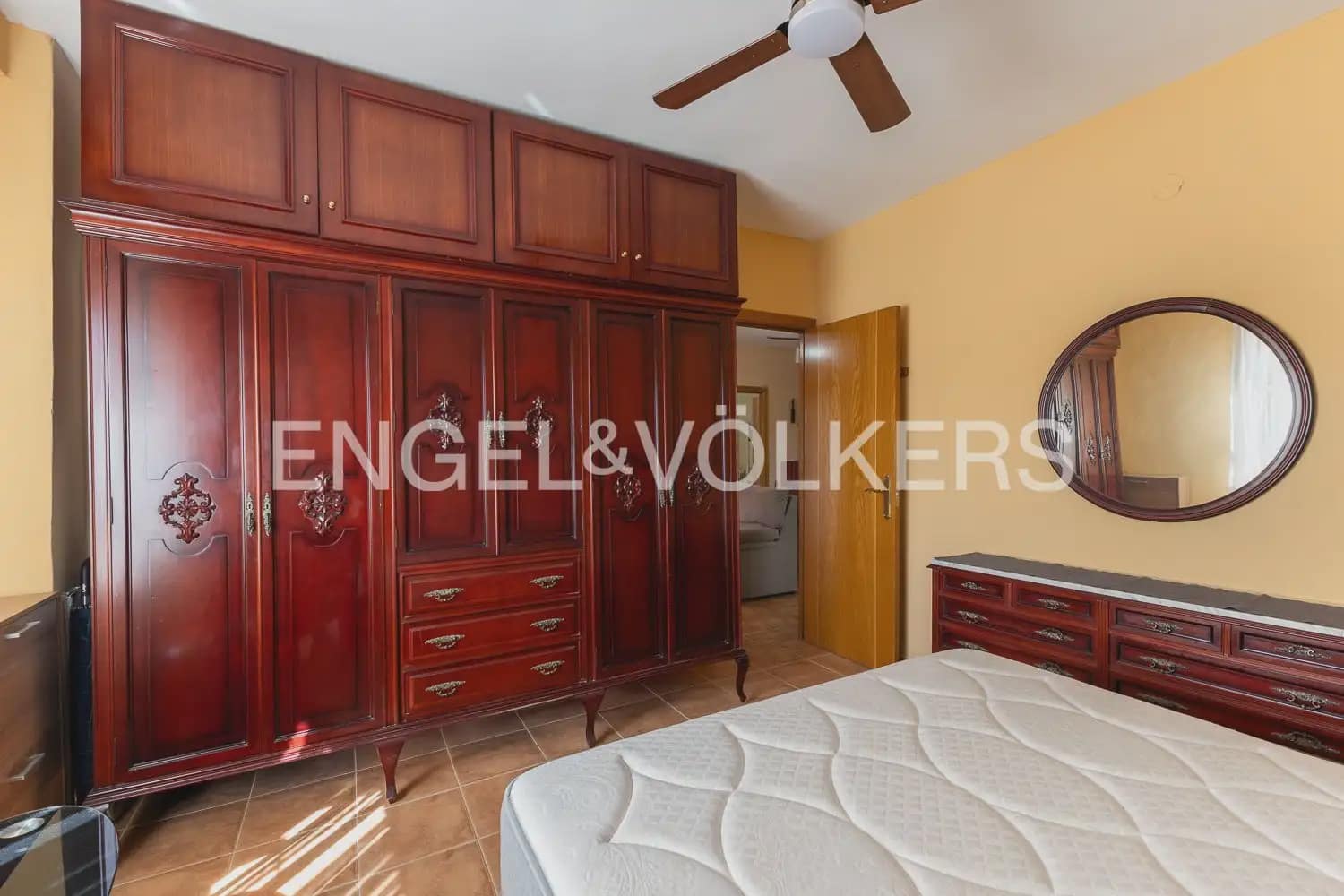 4 bedroom Villa for sale in Torrent with pool garage - € 260,000 (Ref: 9958336)