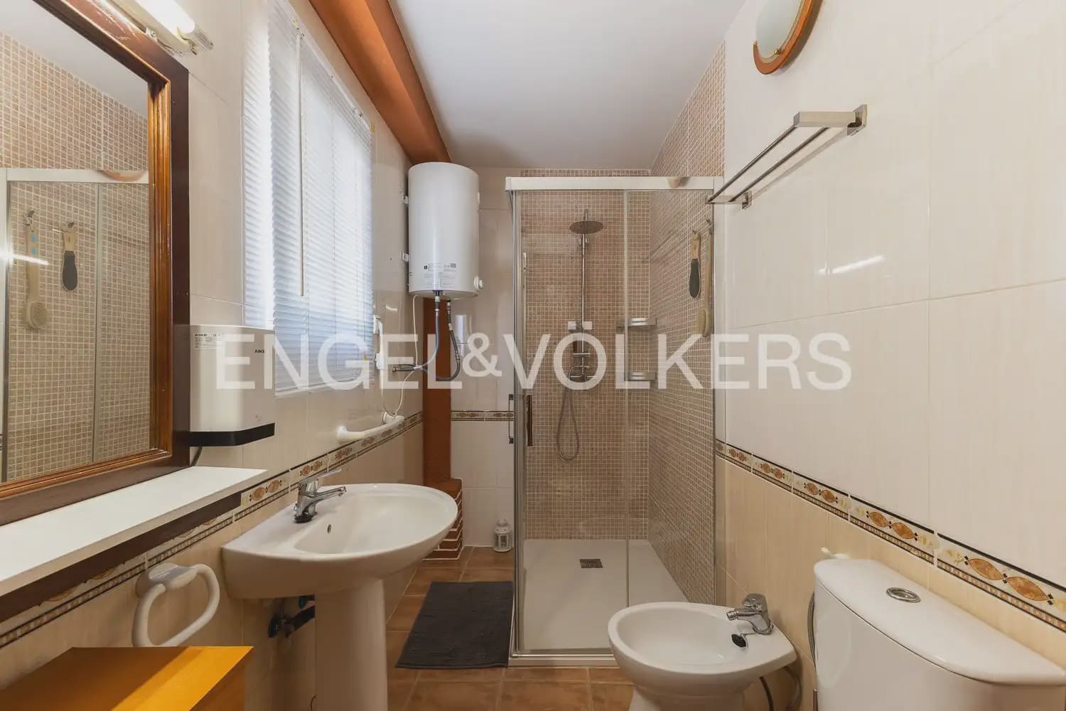 4 bedroom Villa for sale in Torrent with pool garage - € 260,000 (Ref: 9958336)