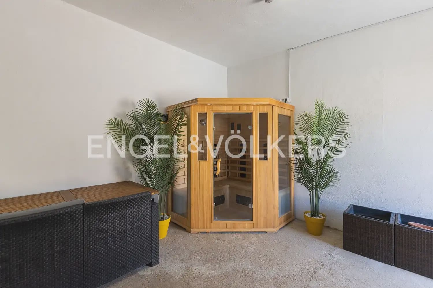 4 bedroom Villa for sale in Torrent with pool garage - € 260,000 (Ref: 9958336)