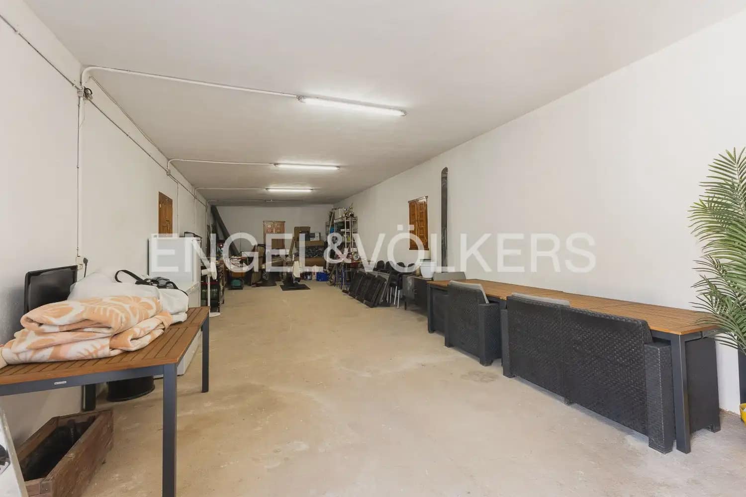 4 bedroom Villa for sale in Torrent with pool garage - € 260,000 (Ref: 9958336)
