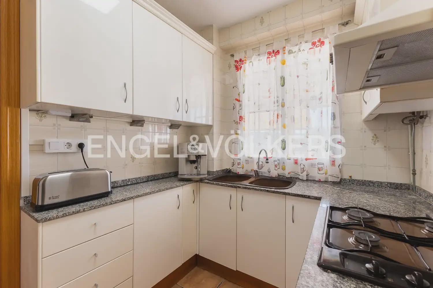 4 bedroom Villa for sale in Torrent with pool garage - € 260,000 (Ref: 9958336)