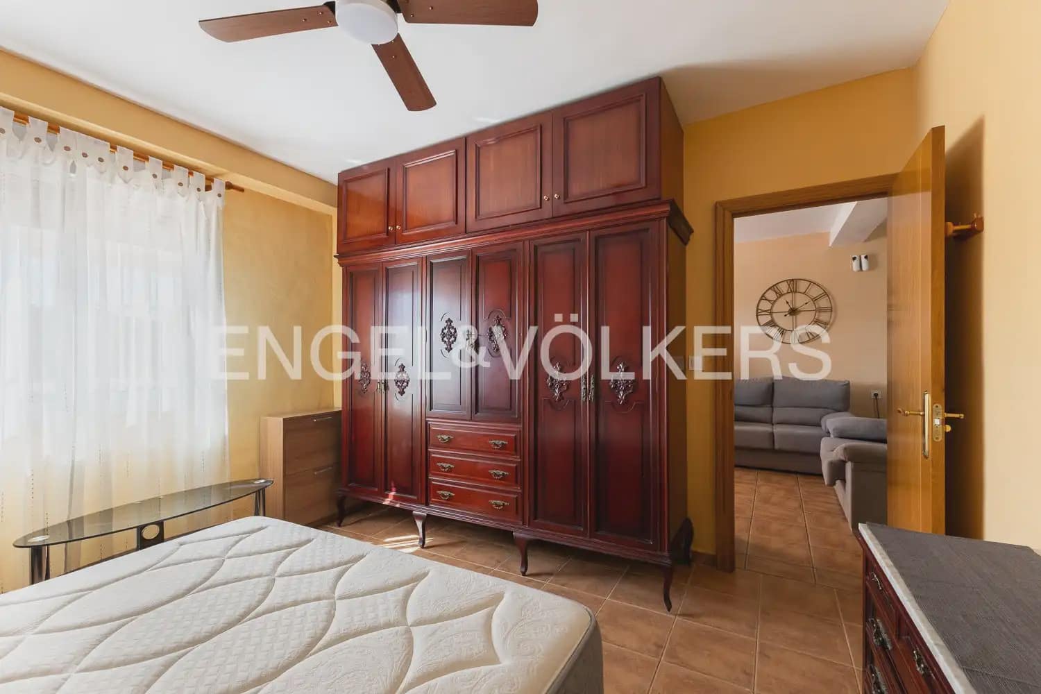 4 bedroom Villa for sale in Torrent with pool garage - € 260,000 (Ref: 9958336)