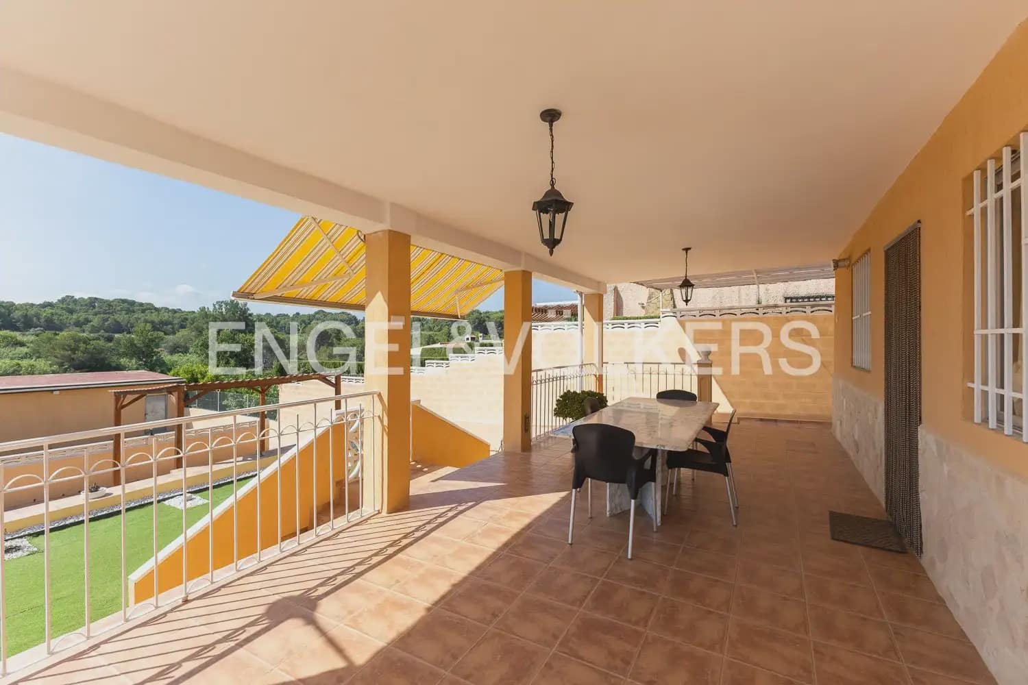 4 bedroom Villa for sale in Torrent with pool garage - € 260,000 (Ref: 9958336)