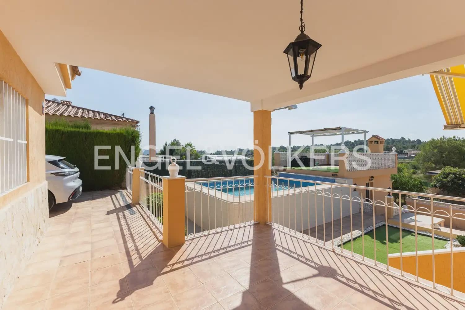 4 bedroom Villa for sale in Torrent with pool garage - € 260,000 (Ref: 9958336)