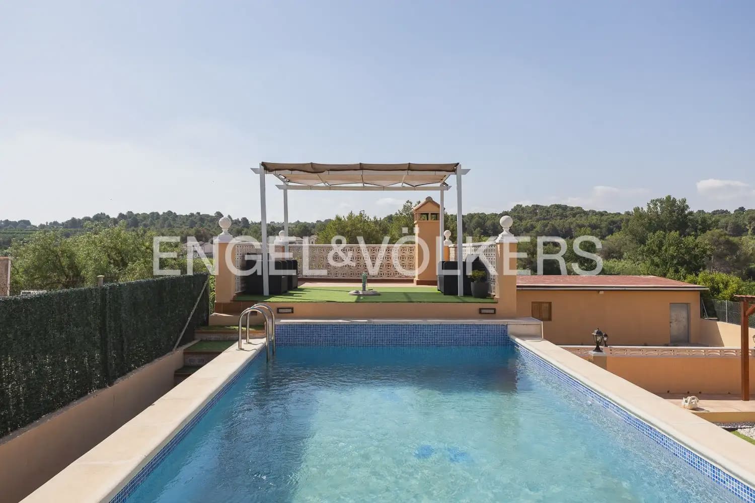 4 bedroom Villa for sale in Torrent with pool garage - € 260,000 (Ref: 9958336)
