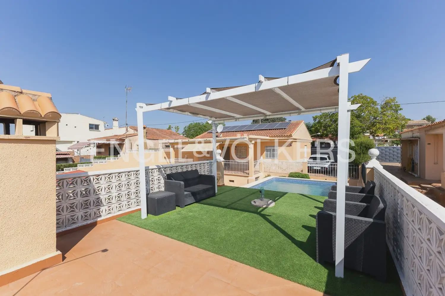 4 bedroom Villa for sale in Torrent with pool garage - € 260,000 (Ref: 9958336)