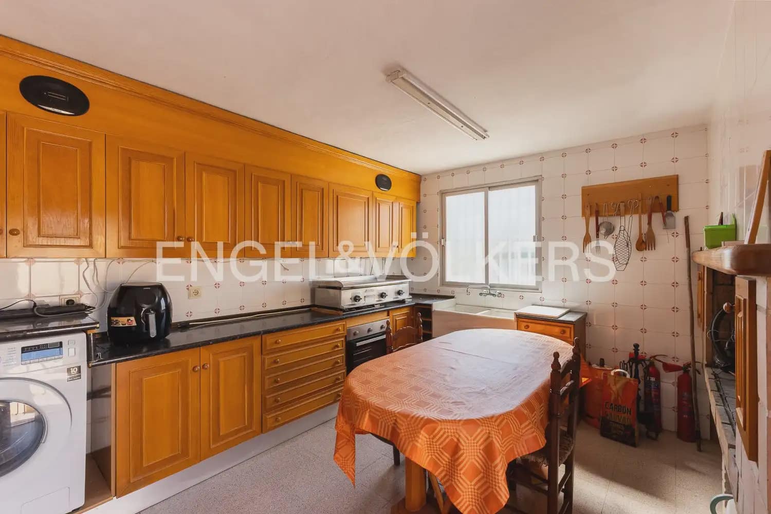 4 bedroom Villa for sale in Torrent with pool garage - € 260,000 (Ref: 9958336)