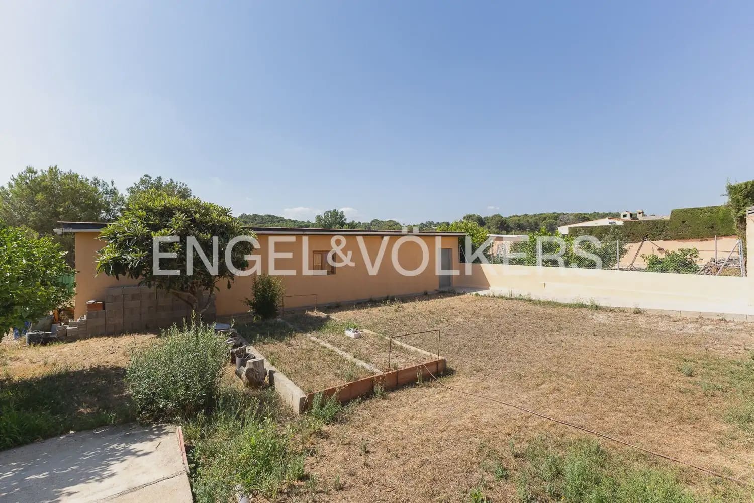 4 bedroom Villa for sale in Torrent with pool garage - € 260,000 (Ref: 9958336)