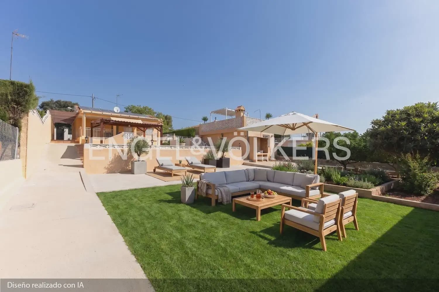 4 bedroom Villa for sale in Torrent with pool garage - € 260,000 (Ref: 9958336)