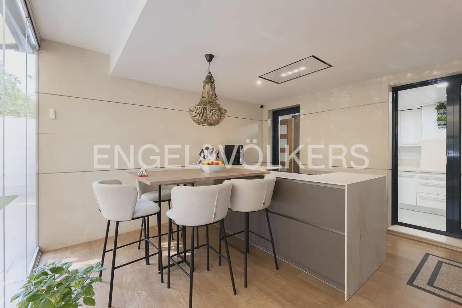 7 bedroom Apartment for sale in Valencia city with pool garage - € 1,400,000 (Ref: 9958473)