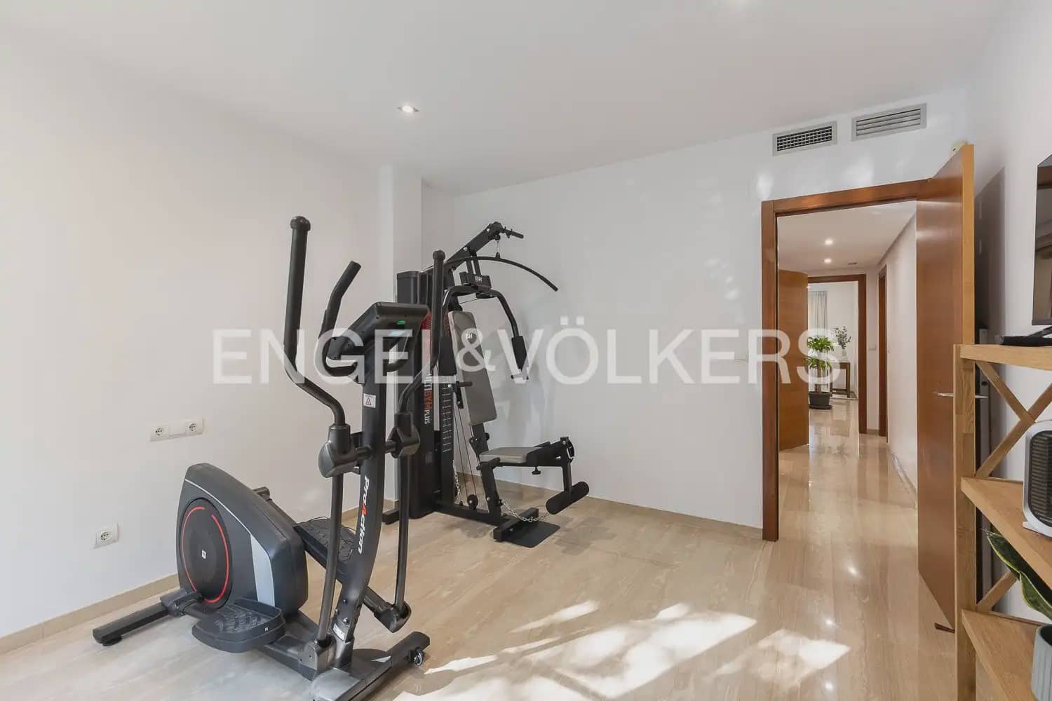 7 bedroom Apartment for sale in Valencia city with pool garage - € 1,400,000 (Ref: 9958473)