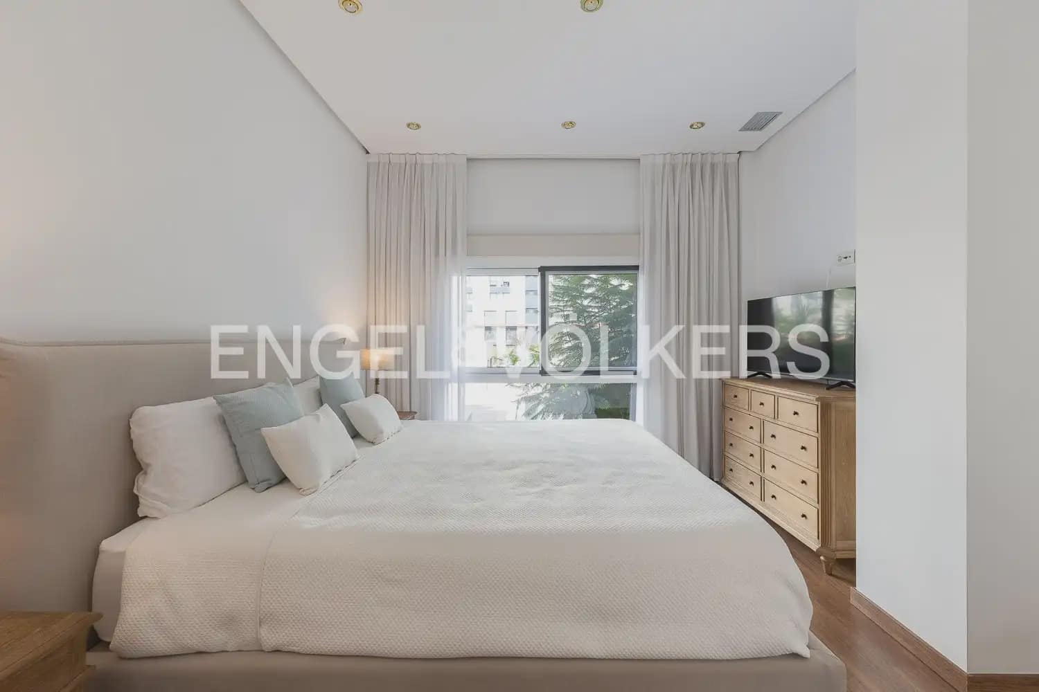 7 bedroom Apartment for sale in Valencia city with pool garage - € 1,400,000 (Ref: 9958473)