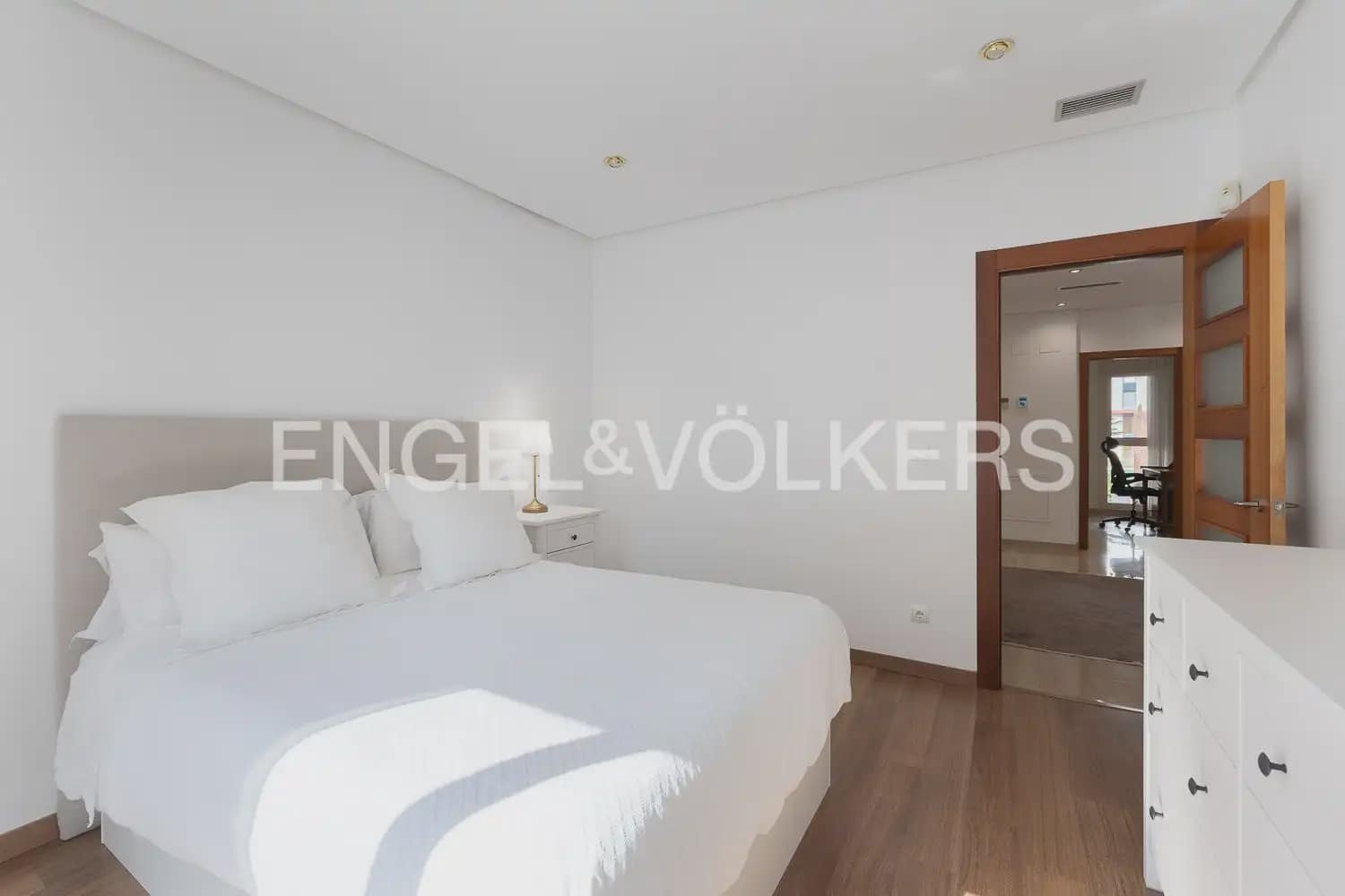 7 bedroom Apartment for sale in Valencia city with pool garage - € 1,400,000 (Ref: 9958473)
