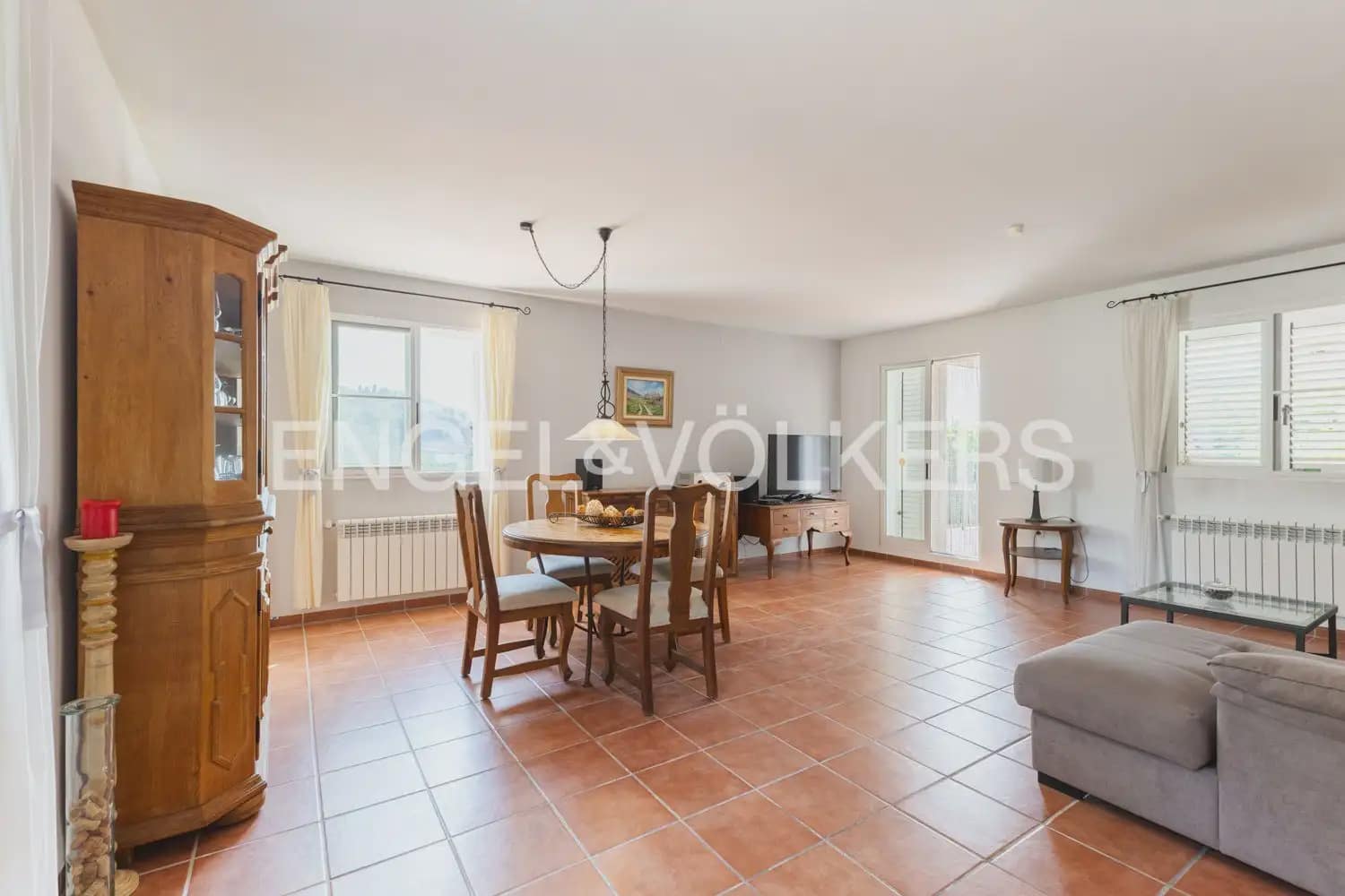3 Zimmer Villa zu verkaufen in Castello de la Plana mit Pool Garage - 369.000 € (Ref: 9958695)