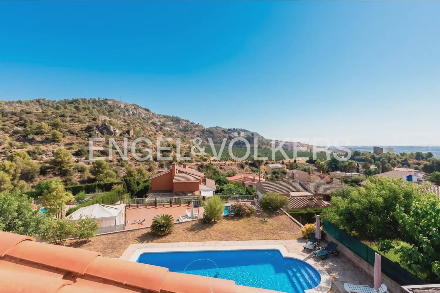 3 Zimmer Villa zu verkaufen in Castello de la Plana mit Pool Garage - 369.000 € (Ref: 9958695)