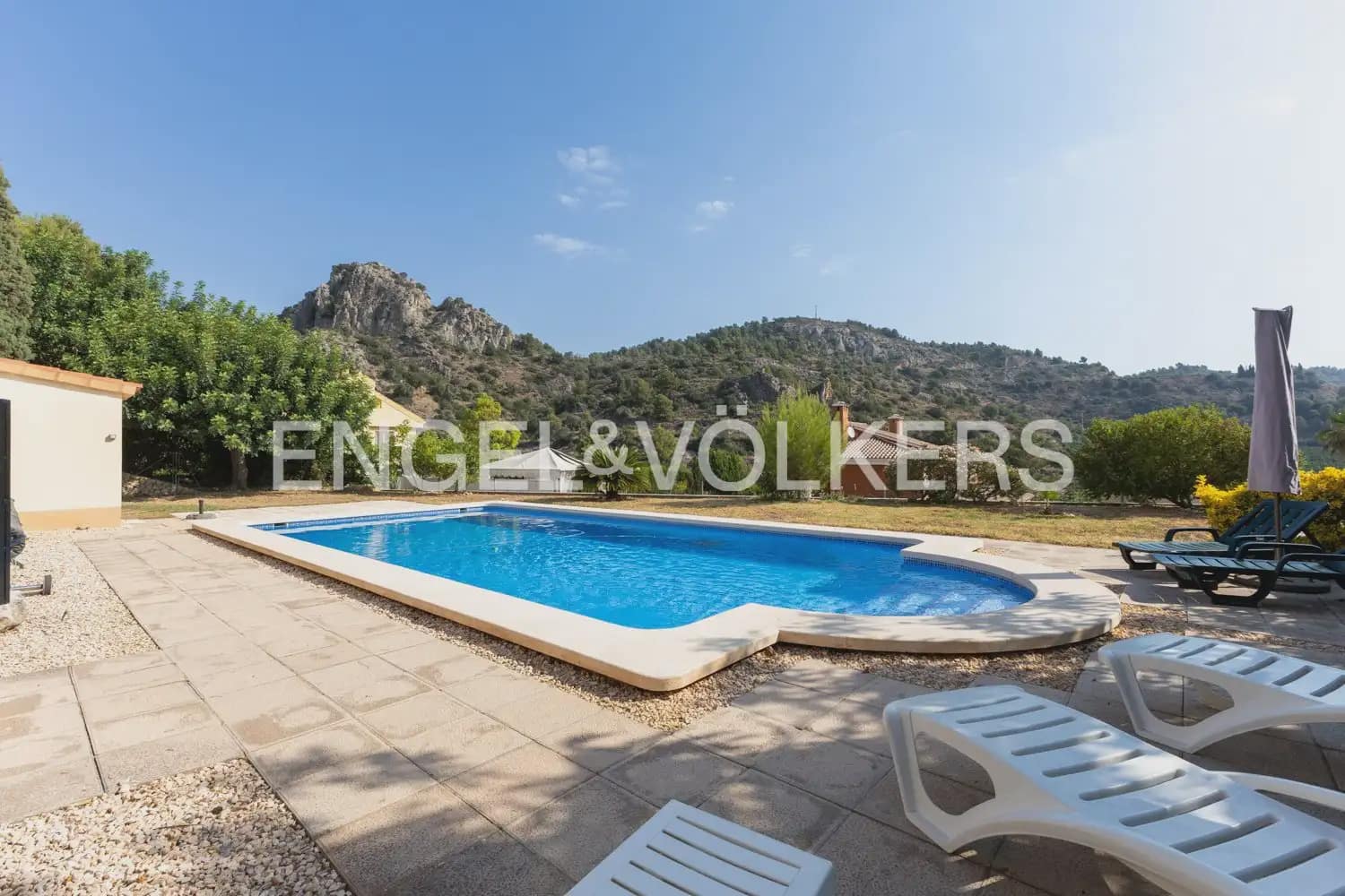 3 Zimmer Villa zu verkaufen in Castello de la Plana mit Pool Garage - 369.000 € (Ref: 9958695)