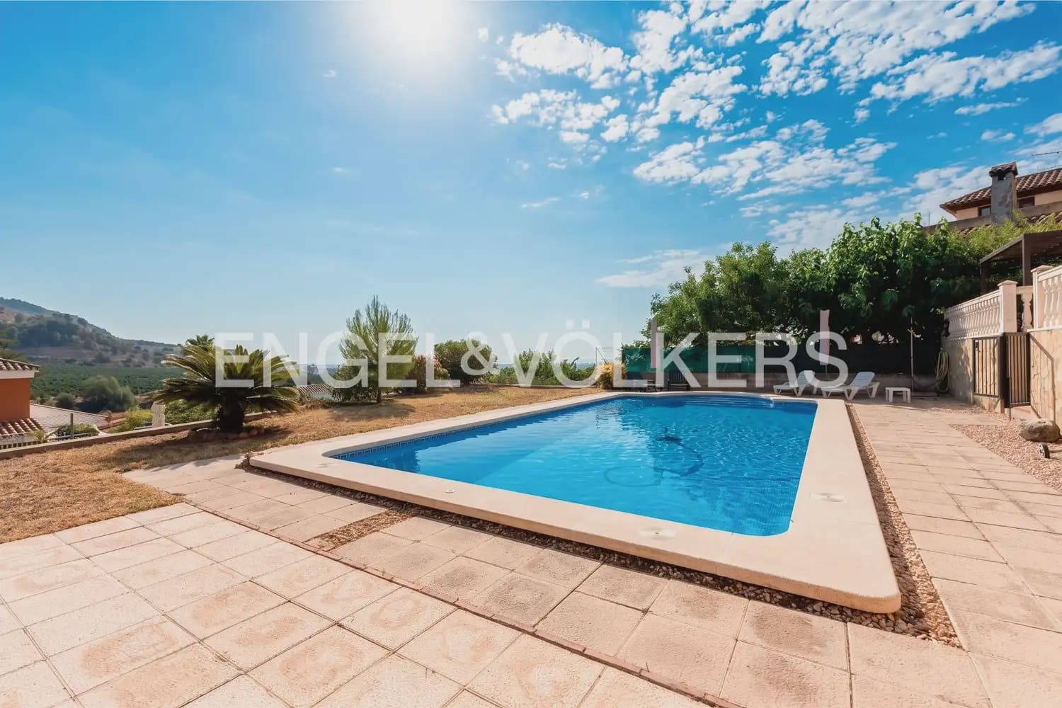 3 Zimmer Villa zu verkaufen in Castello de la Plana mit Pool Garage - 369.000 € (Ref: 9958695)
