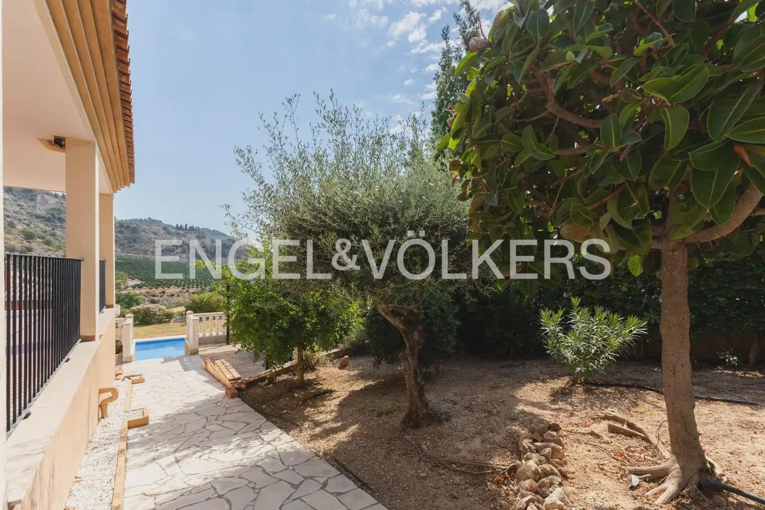 3 Zimmer Villa zu verkaufen in Castello de la Plana mit Pool Garage - 369.000 € (Ref: 9958695)