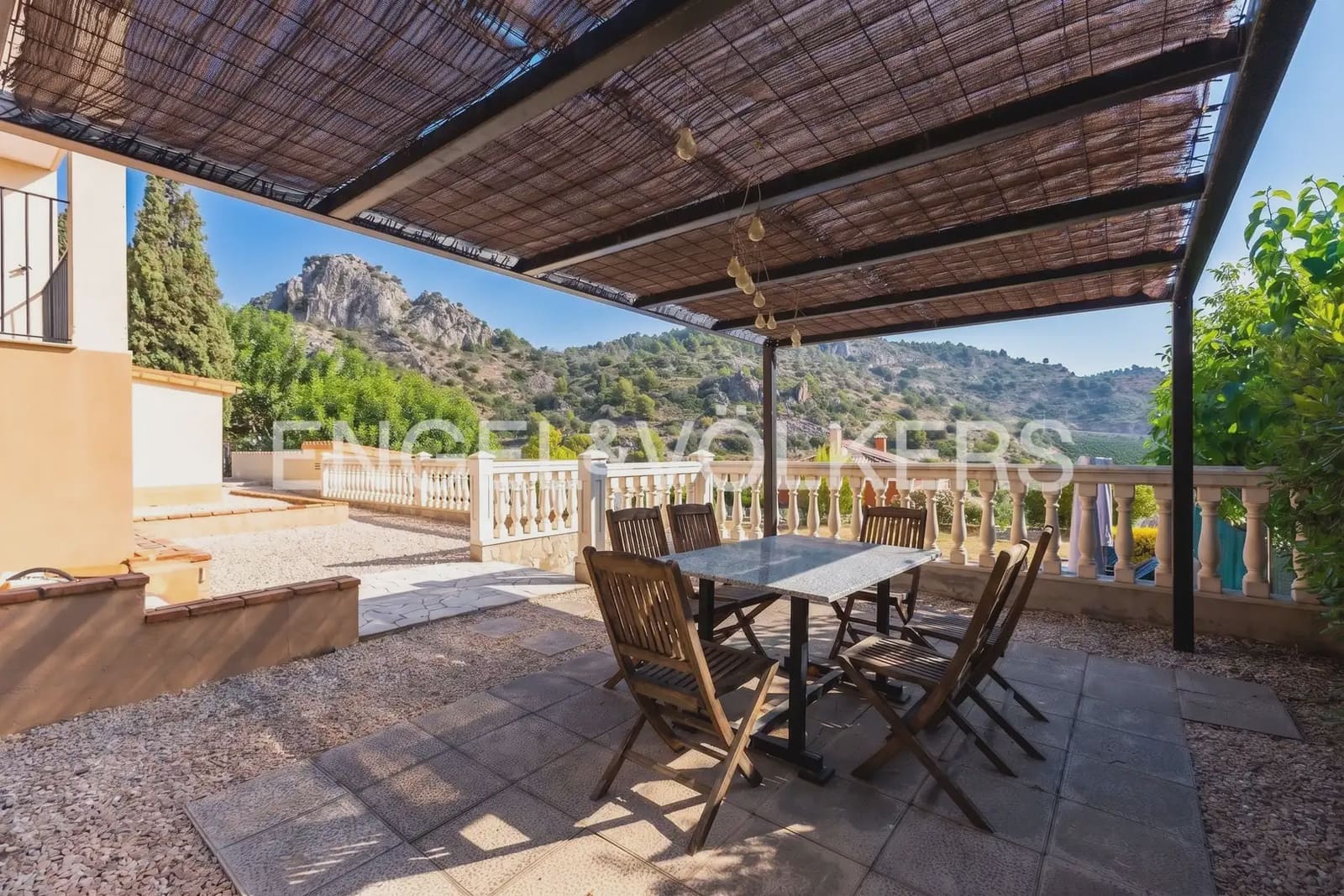3 Zimmer Villa zu verkaufen in Castello de la Plana mit Pool Garage - 369.000 € (Ref: 9958695)