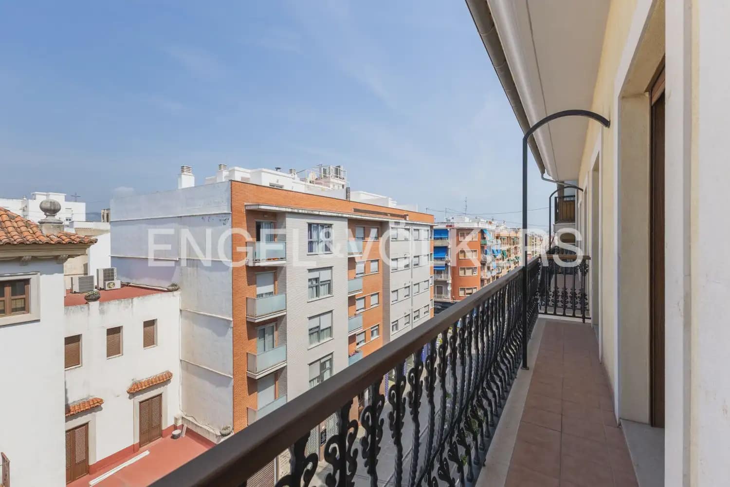 4 bedroom Apartment for sale in Gandia with garage - € 800,000 (Ref: 9958804)