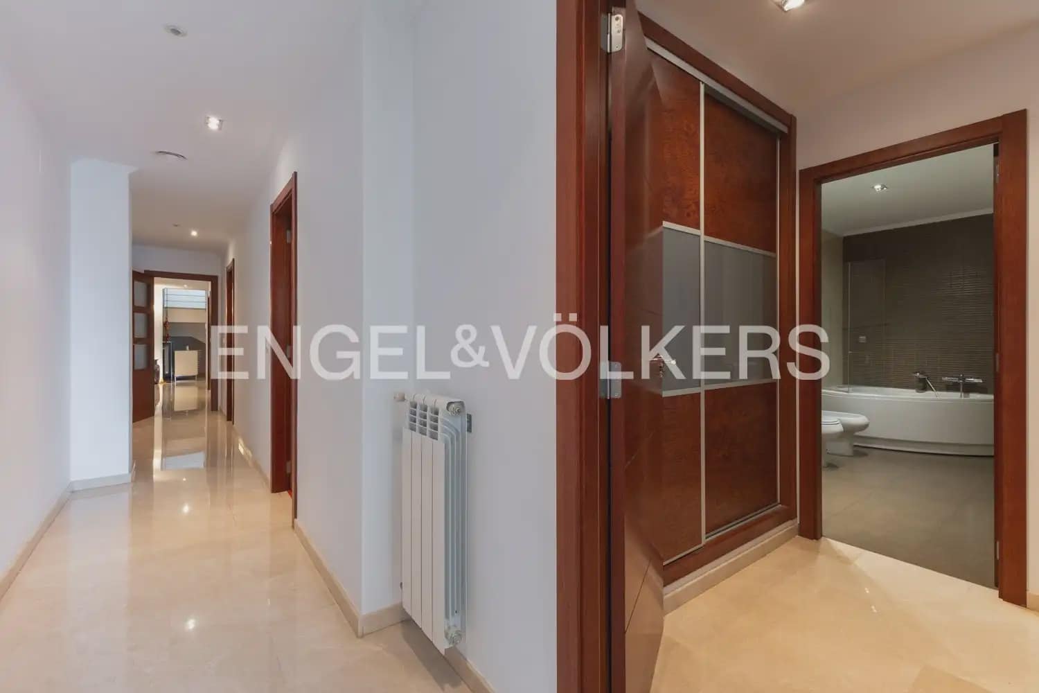 4 bedroom Apartment for sale in Gandia with garage - € 800,000 (Ref: 9958804)