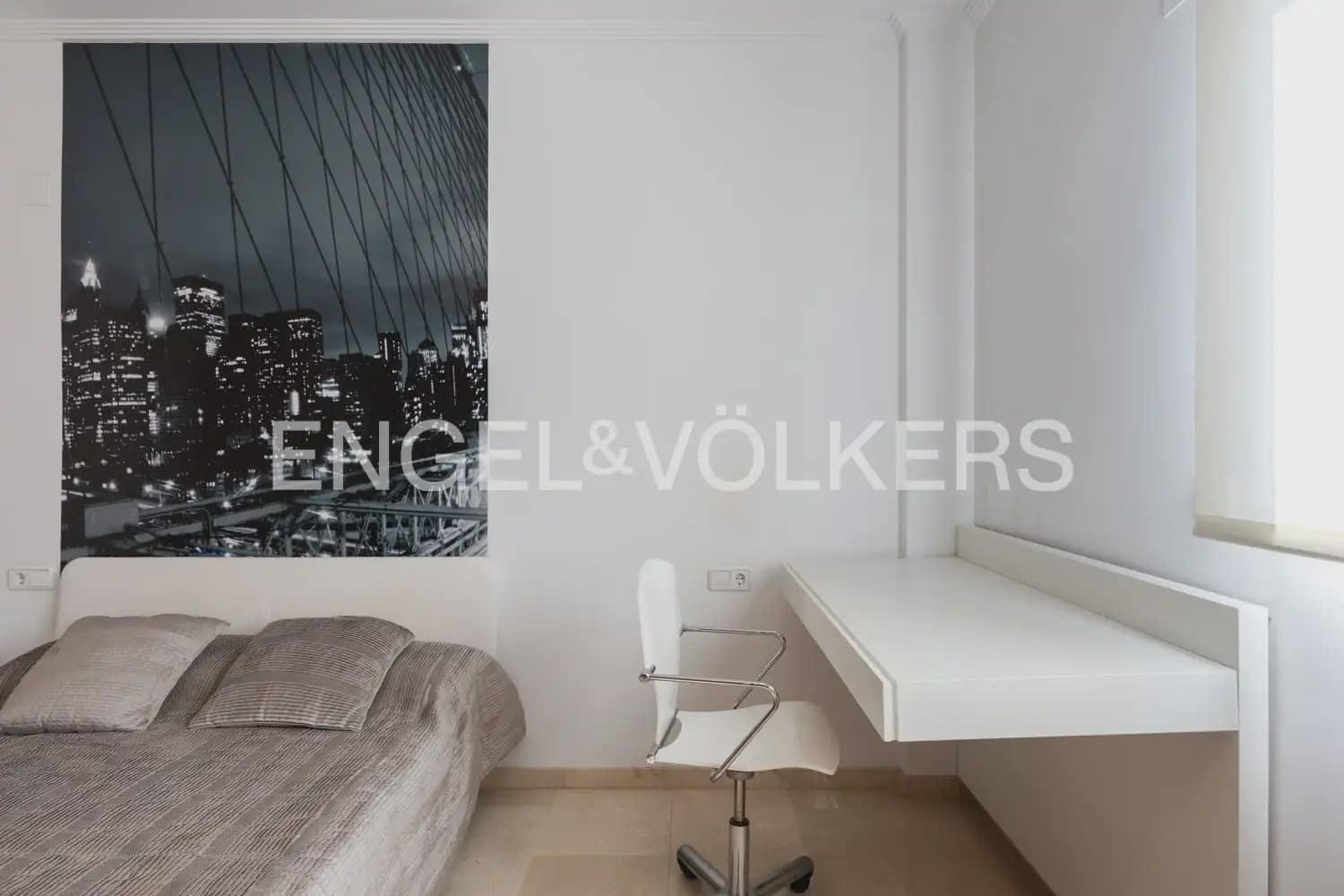 4 bedroom Apartment for sale in Gandia with garage - € 800,000 (Ref: 9958804)