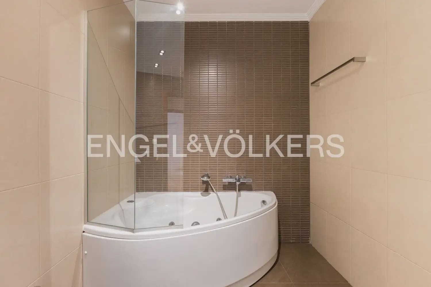 4 bedroom Apartment for sale in Gandia with garage - € 800,000 (Ref: 9958804)