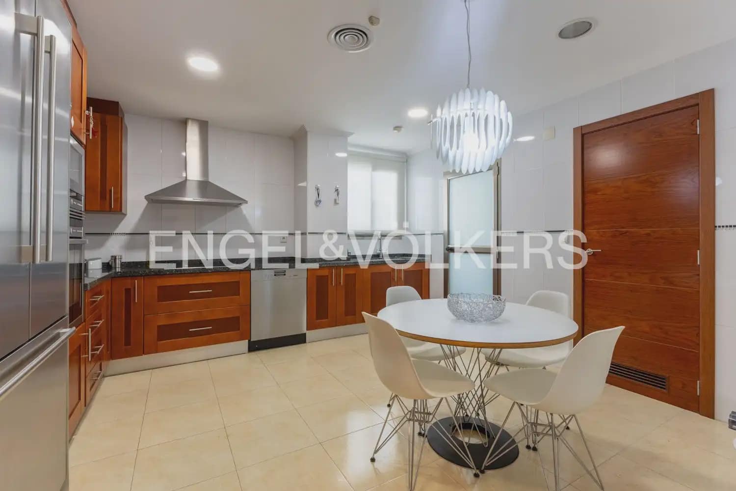 4 bedroom Apartment for sale in Gandia with garage - € 800,000 (Ref: 9958804)